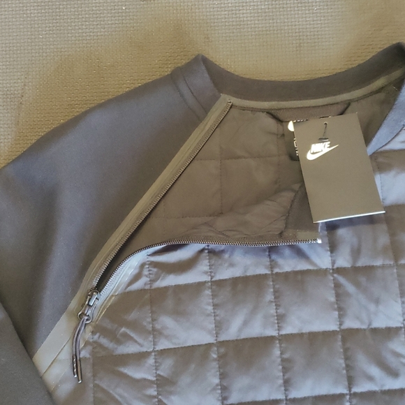 NWT NIKE SPORTWEAR PULLOVER  CREW BV3697-010 - Picture 4 of 11